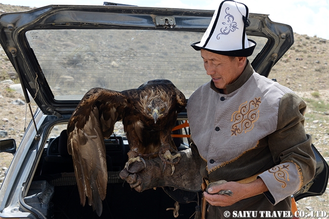 キルギスの鷹匠 Eagle Hunting Show Kyrgyz (2)