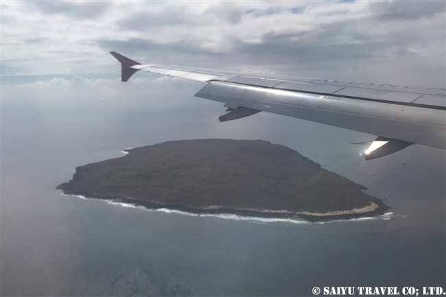 ガラパゴス諸島船の旅　機内からノースセイモア島 (4)