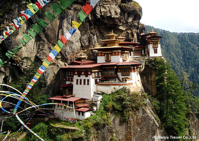 チベット仏教圏屈指の聖地タクツァン僧院