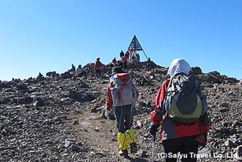ツブカル山山頂(4,167m)に到着
