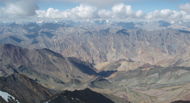 インド最北ラダックの名峰へ<br>ストック・カンリ遠征隊 6,153mの頂に立つ