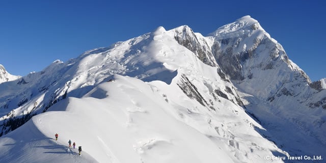 スパンティーク遠征隊 7,027mの頂に立つ