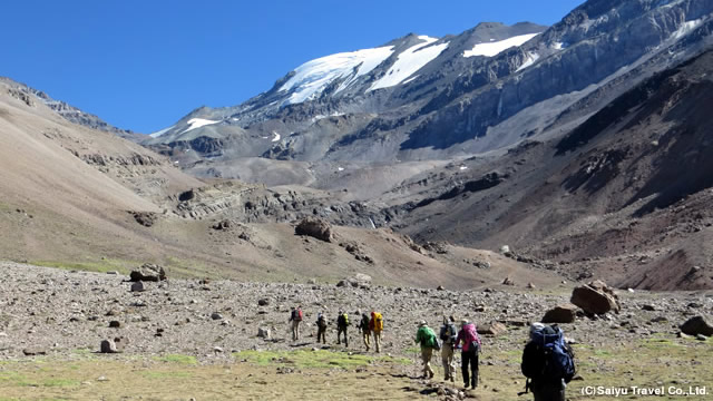 ▲ エルプロモ（5,430m）を望みながらフェデラシオンを目指す