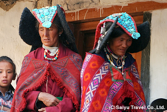 会場で見かけたペラク（ラダック伝統の晴れ着)を纏った女性