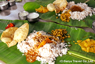 南インドの定食「バナナ・リーフのミールス」