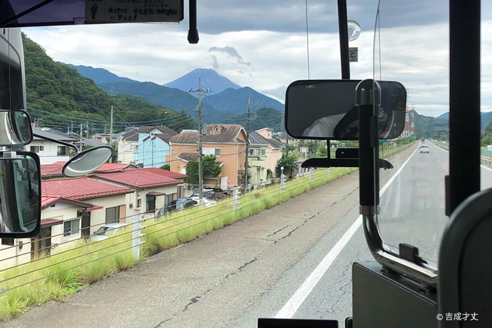 夏の富士山奥庭で亜高山帯の野鳥観察