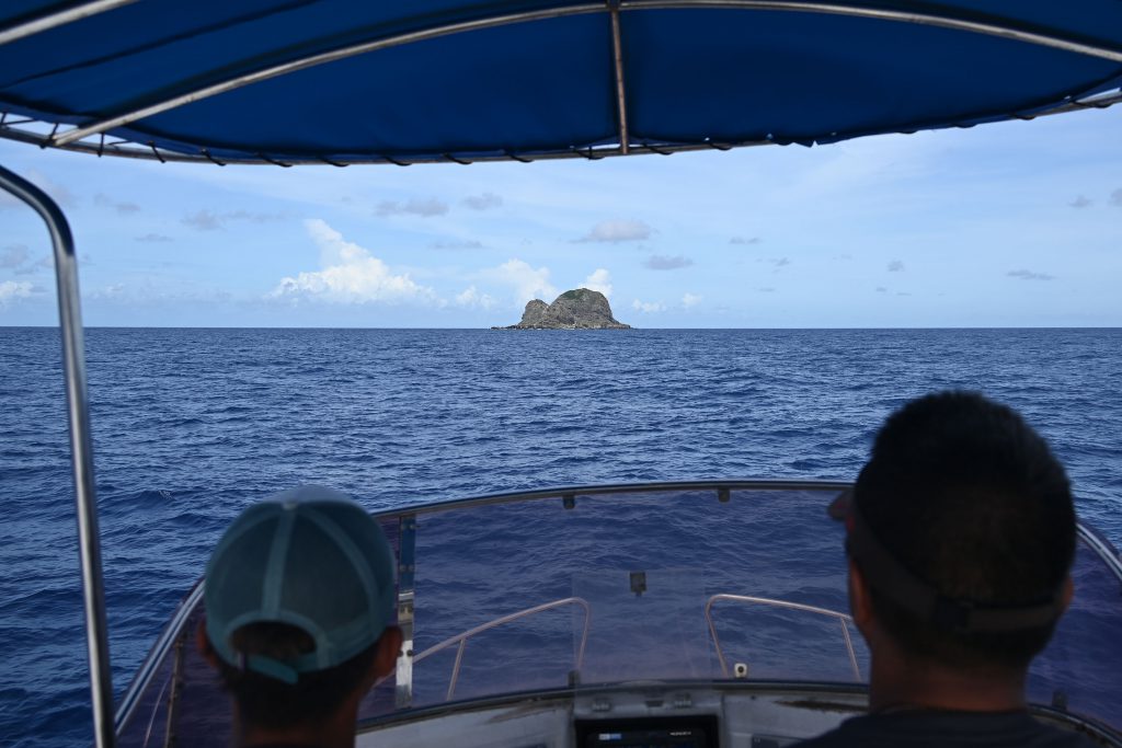 仲ノ神島遠景（船上より）