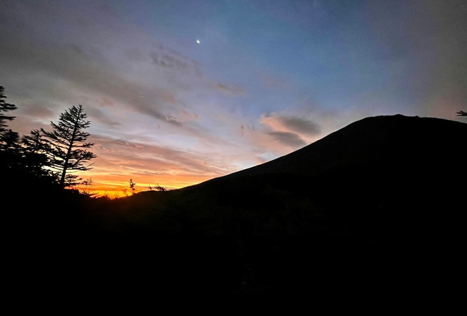 夜明けの富士山