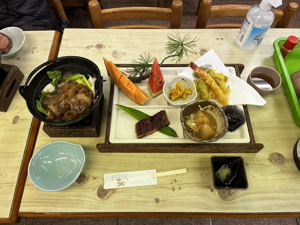 豪華でボリュームのある夕食