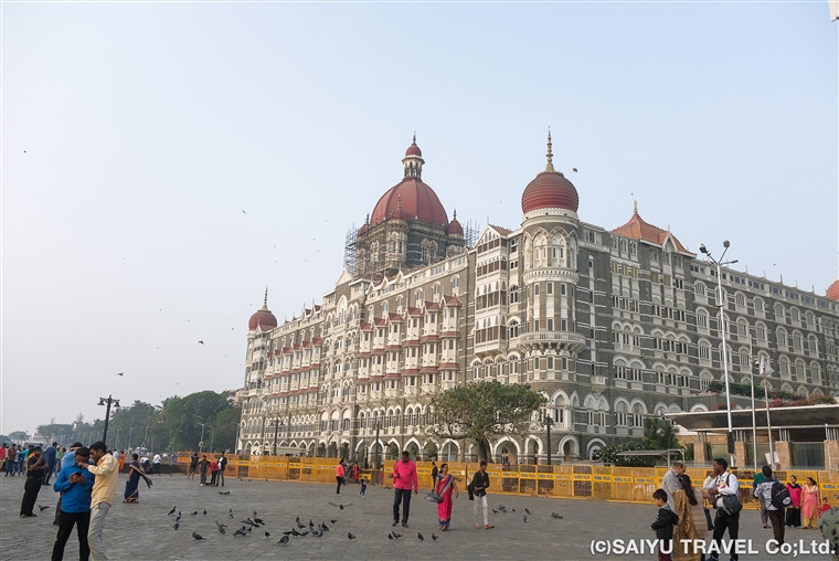 インド門広場に面して建つタージ・マハル・ホテル