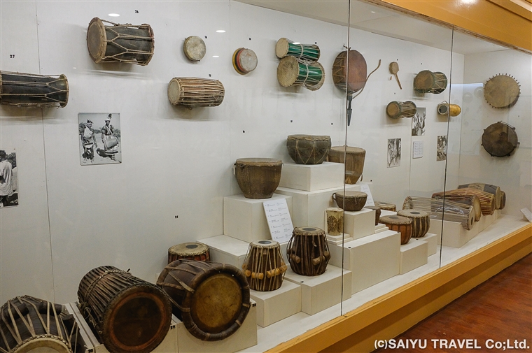 インドの様々な打楽器(インド国立博物館)