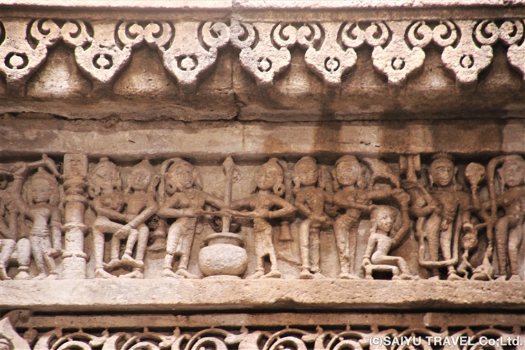 ヒンドゥー教様式の人物像