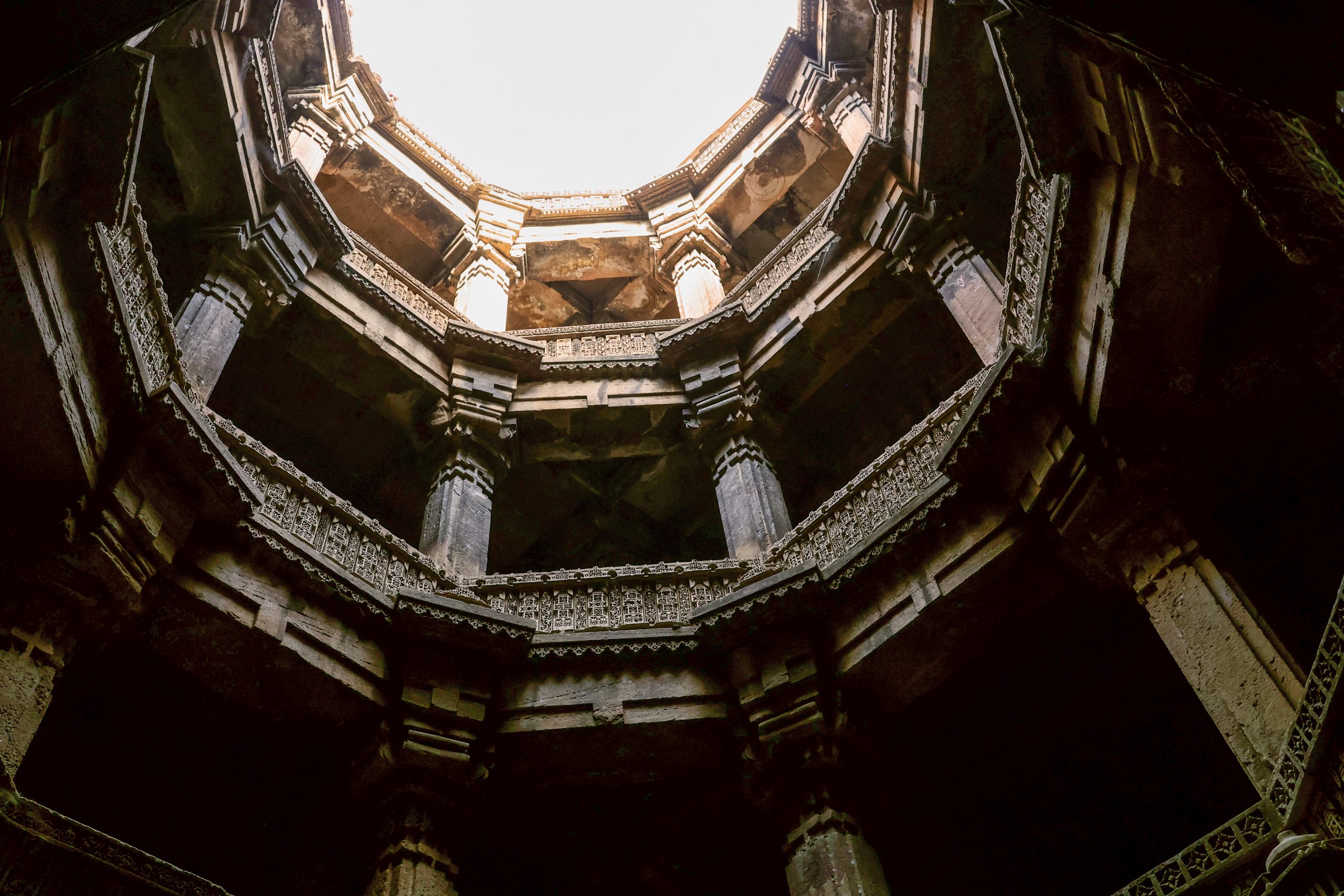 アダラジ・ヴァヴ