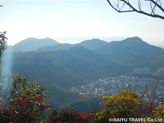 左より鉢伏山、鉄拐山、栂尾山、横尾山を望む