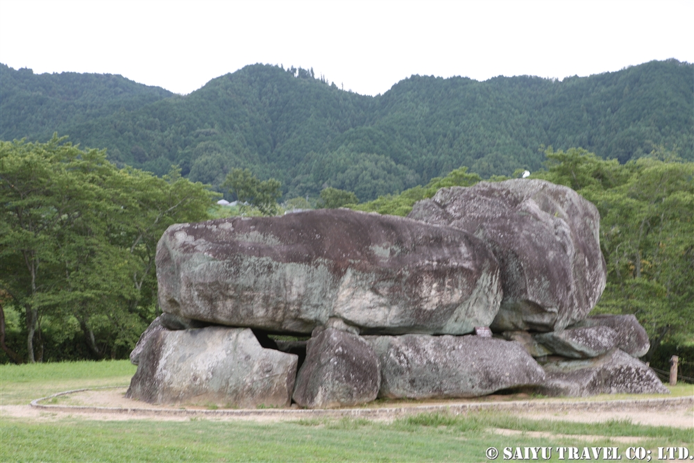 石舞台古墳全景