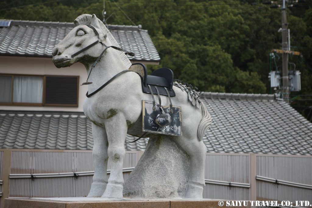 飾り馬の像