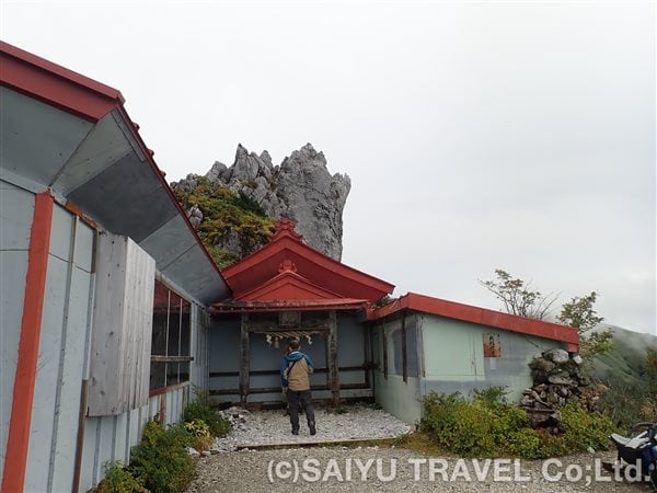 四国最高峰･石鎚山と<br>第二峰･剣山の天空の縦走路