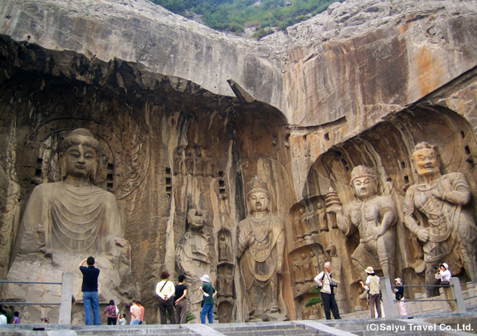 盧舎那大仏を擁する奉先寺洞(龍門石窟)