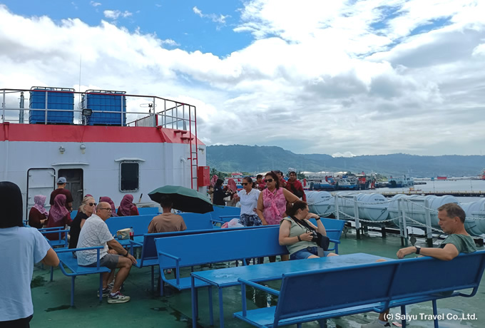 カタパン港からバリ島までフェリーで移動