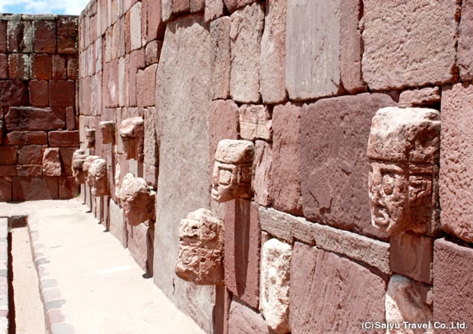 プレ・インカ時代のティワナク遺跡
