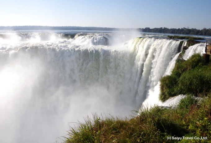イグアス最大の滝「悪魔の喉笛」（アルゼンチン）