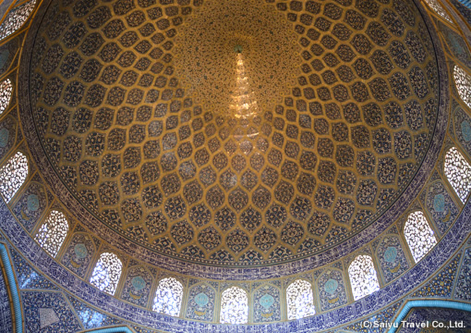 イマームモスクの緻密なタイルワーク