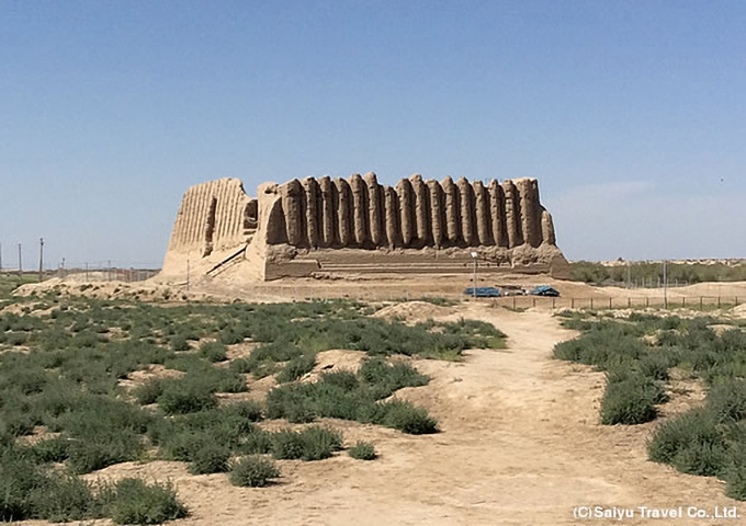 中央アジア最大の遺跡メルブの城壁址・大キズカラ
