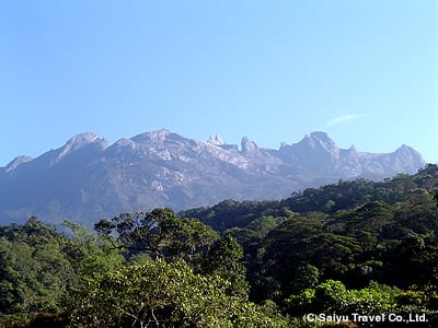 ＰＨＱ（国立公園事務所）から望むキナバル山