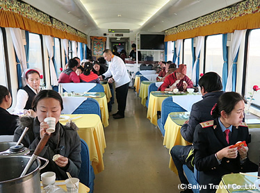 青蔵鉄道の食堂車