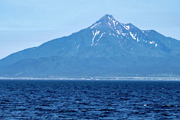 日本最北の秀峰・利尻山登頂と花の浮島・礼文島ハイキング