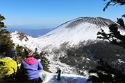 はじめての冬山　黒斑山登頂と絶景広がる雲上の宿