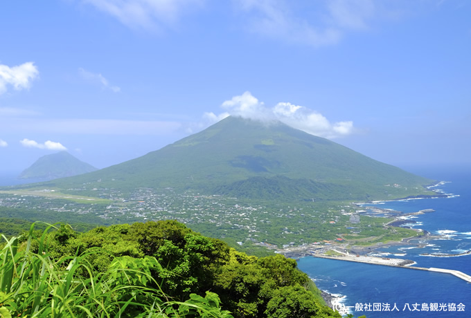 東京諸島最高峰の八丈富士登頂と御蔵島 三宅島の島旅 西遊旅行の添乗員同行ツアー 147号