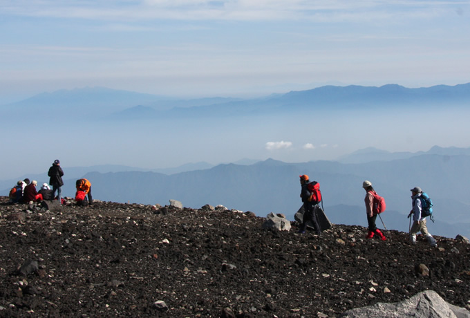 山小屋ガイドと登る富士山参拝登山 精進湖ルートから馬返しへ 西遊旅行の添乗員同行ツアー 147号 山小屋ガイドと登る富士山参拝登山 精進湖ルートから馬返しへ 西遊旅行の添乗員同行ツアー 147号