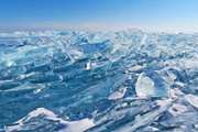 幻想の氷上世界 冬のバイカル湖