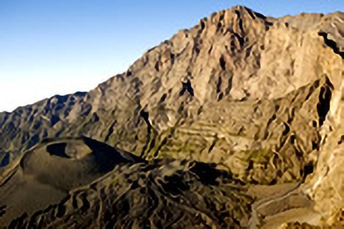 マサイの黒い山・メルー山（4,566m）登頂とンゴロンゴロクレーター